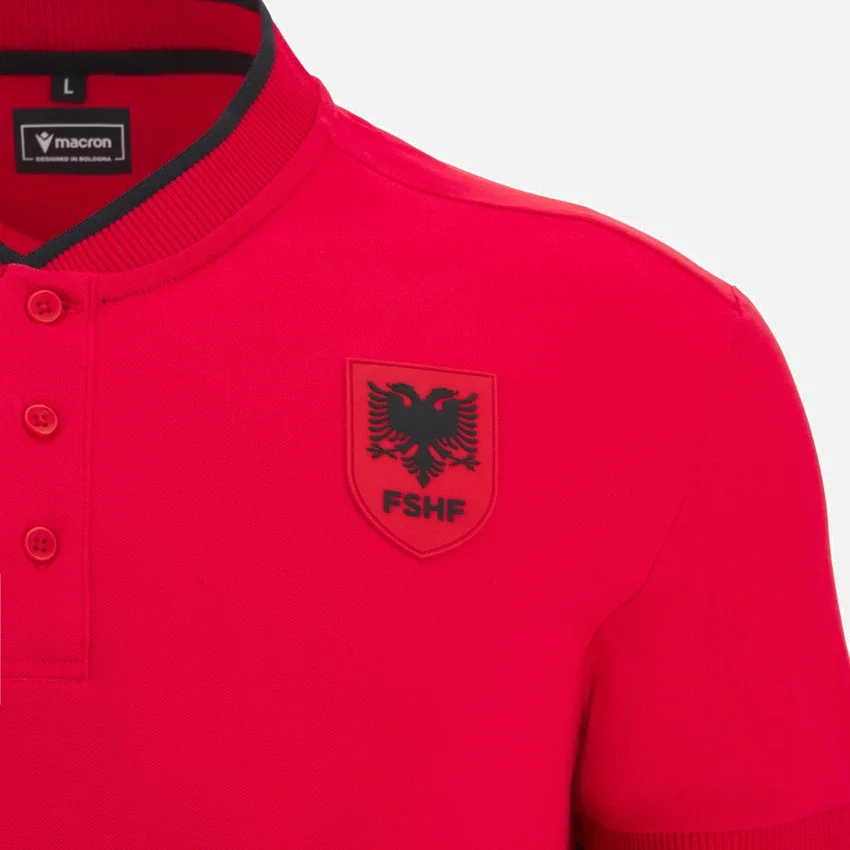 Camisas Polo Vermelhas de Viagem para Adultos da Seleção Nacional da Albânia FSHF 2026/27 Camisas Polo Vermelhas de Viagem para Adultos da Seleção Nacional da Albânia FSHF 2026/27