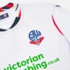 Camisola de jogo em casa para adultos do Bolton Wanderers FC 2025/26 Camisola de jogo em casa para adultos do Bolton Wanderers FC 2025/26