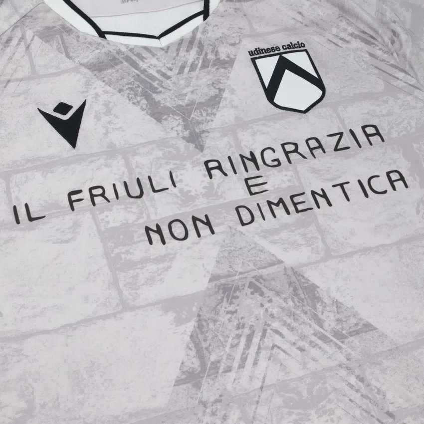 Camisolas de jogo comemorativas do 50.º aniversário do terramoto do Udinese Calcio 2025/26 Camisolas de jogo comemorativas do 50.º aniversário do terramoto do Udinese Calcio 2025/26